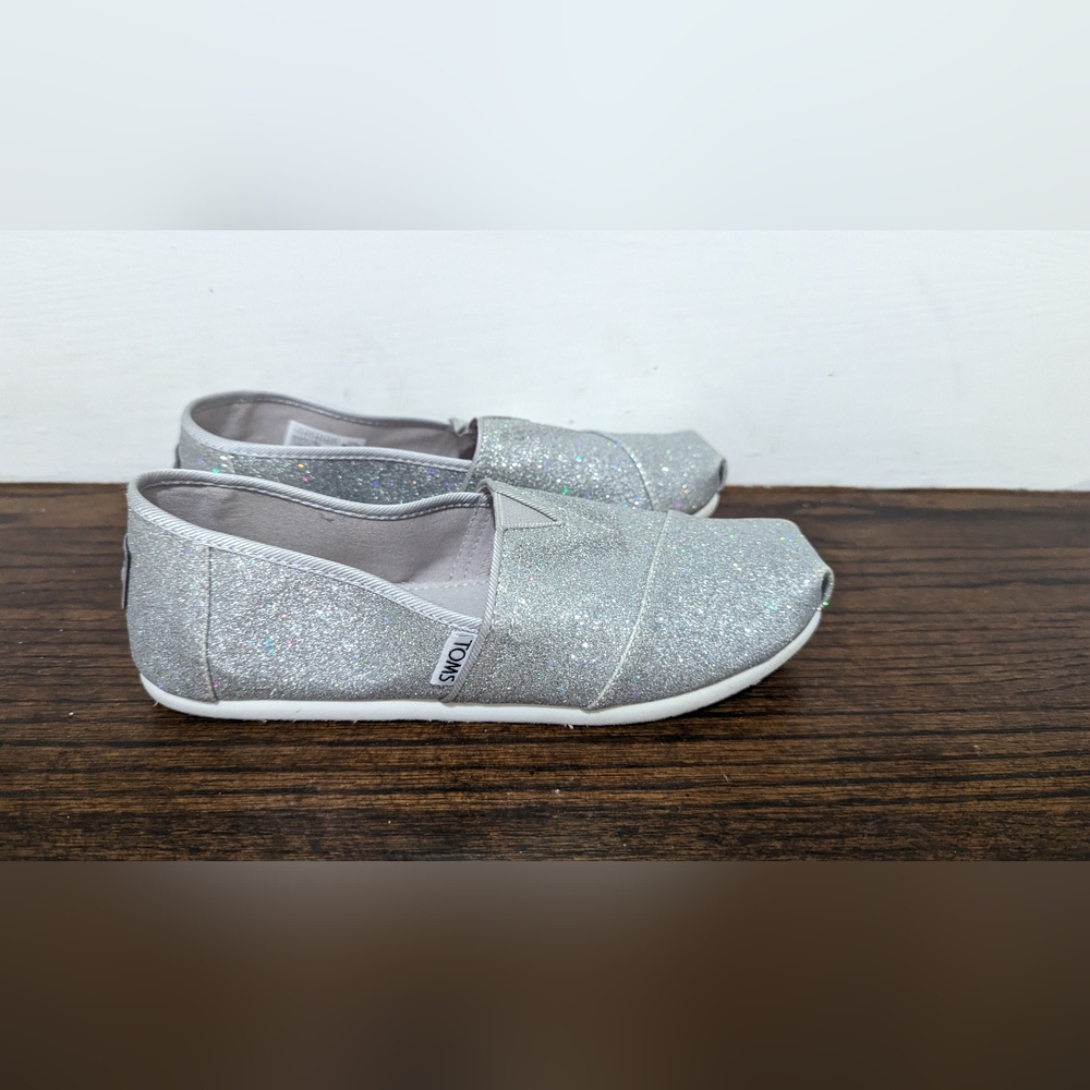 Tom's youth 3.5 shoes